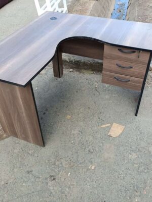 Contemporary L-Shaped Office Desk with Lockable Drawers