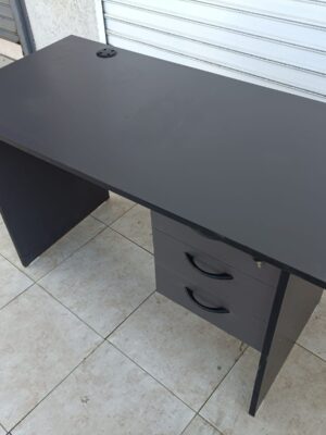 Modern Office Desk with Lockable Drawers