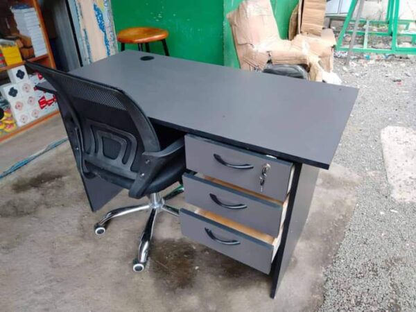 Modern Office Desk with Ergonomic Mesh Office Chair – Matte Black Finish