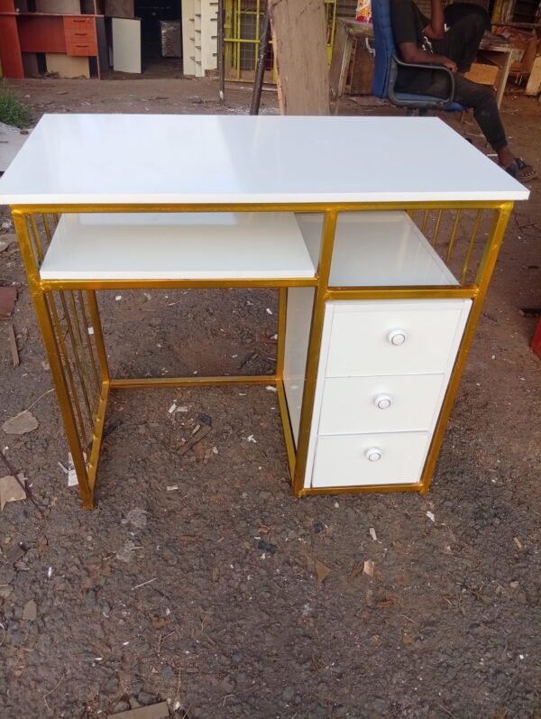 Manicure Desk